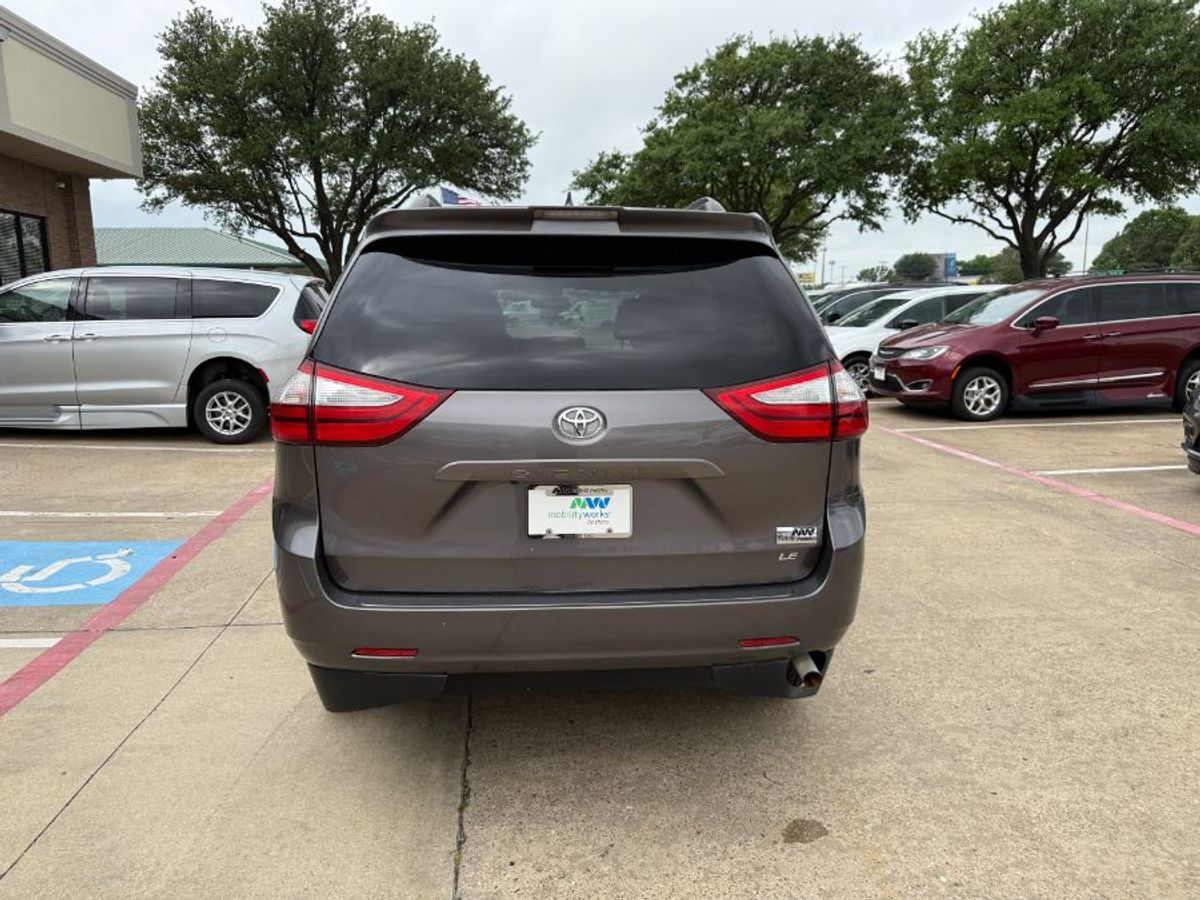 Used 2019 Toyota Sienna LE 8-Passenger Wheelchair Van - KS992024A
