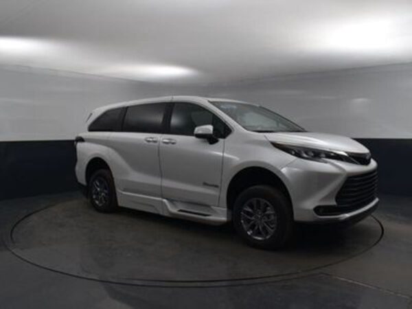 White Toyota Sienna with BraunAbility Side Entry Automatic Fold Out conversion