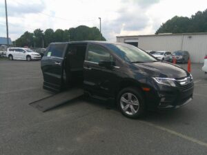 Black Honda Odyssey with BraunAbility Side Entry Automatic In Floor conversion