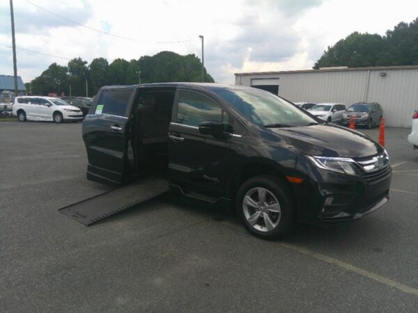 Black Honda Odyssey with BraunAbility Side Entry Automatic In Floor conversion