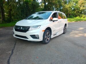 White Honda Odyssey with BraunAbility Side Entry Automatic In Floor conversion