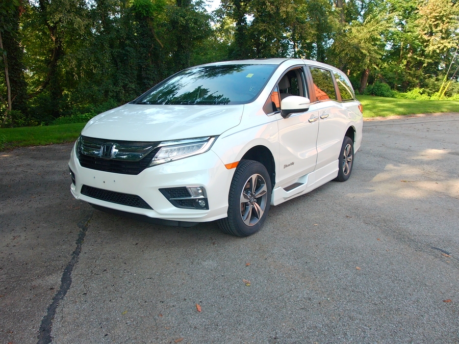 White Honda Odyssey with BraunAbility Side Entry Automatic In Floor conversion