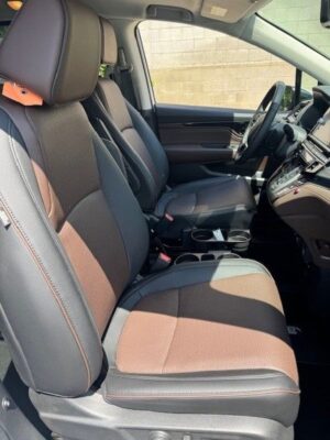 White Honda Odyssey with Vantage Mobility Side Entry Automatic In Floor conversion