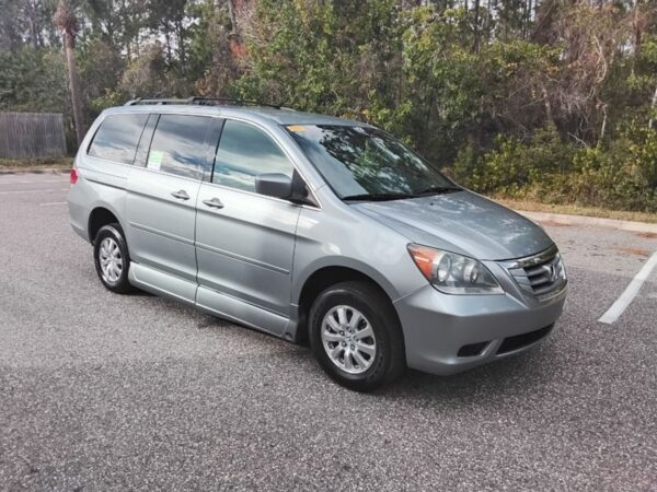 Blue Honda Odyssey with Vantage Mobility Side Entry Automatic In Floor conversion