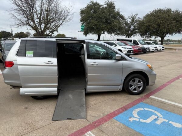 Silver Honda Odyssey with Vantage Mobility Side Entry Automatic In Floor conversion