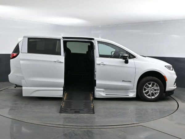 White Chrysler Pacifica with BraunAbility Side Entry Automatic Fold Out conversion
