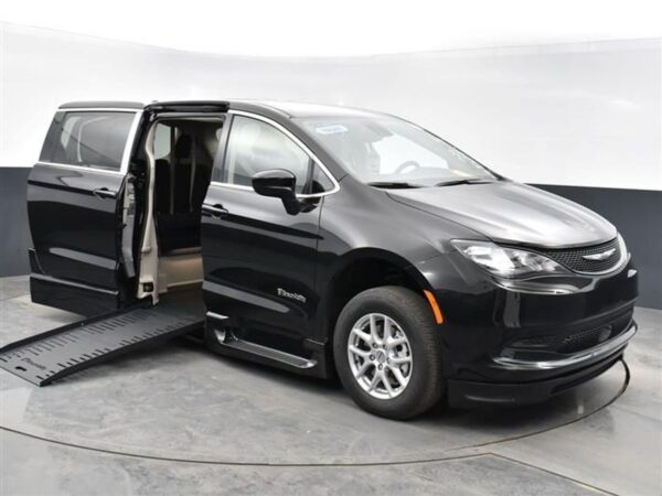 Black Chrysler Voyager with BraunAbility Side Entry Automatic Fold Out conversion