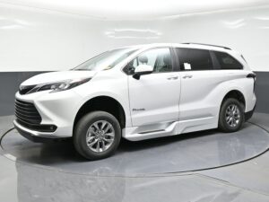 White Toyota Sienna with BraunAbility Side Entry Automatic Fold Out conversion