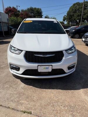 White Chrysler Pacifica with BraunAbility Side Entry Automatic In Floor conversion