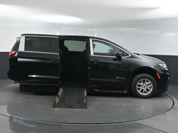 Black Chrysler Pacifica with BraunAbility Side Entry Automatic Fold Out conversion