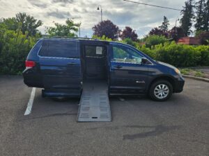 Honda Odyssey with BraunAbility Side Entry Automatic In Floor conversion