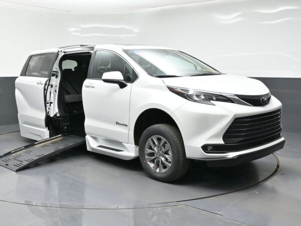White Toyota Sienna with BraunAbility Side Entry Automatic Fold Out conversion
