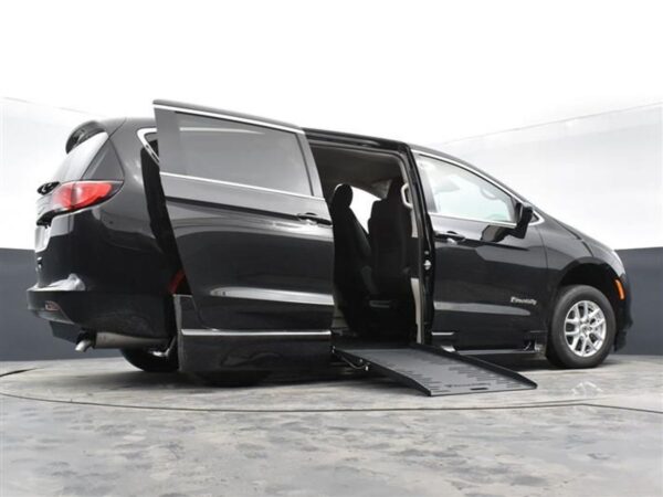 Black Chrysler Voyager with BraunAbility Side Entry Automatic Fold Out conversion