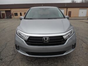 Silver Honda Odyssey with BraunAbility Side Entry Automatic In Floor conversion