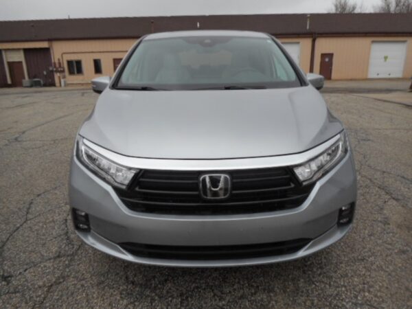 Silver Honda Odyssey with BraunAbility Side Entry Automatic In Floor conversion