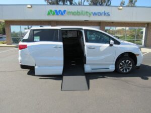 White Honda Odyssey with Vantage Mobility Side Entry Automatic In Floor conversion