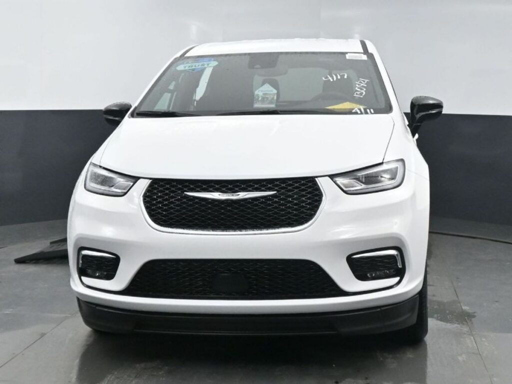 White Chrysler Pacifica with BraunAbility Side Entry Automatic Fold Out conversion