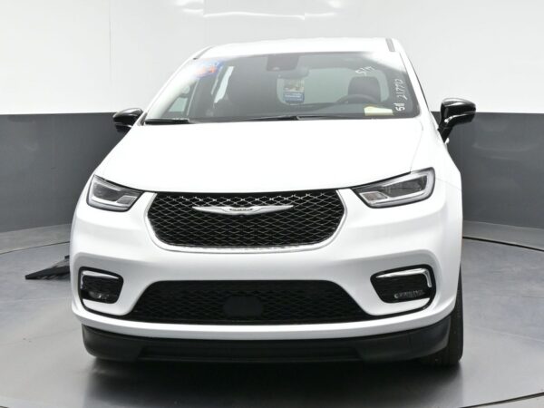 White Chrysler Pacifica with BraunAbility Side Entry Automatic Fold Out conversion