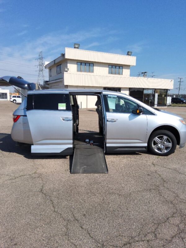 Silver Honda Odyssey with Vantage Mobility Side Entry Automatic In Floor conversion