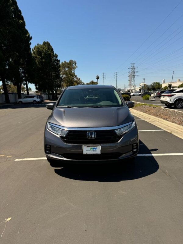 Grey Honda Odyssey with BraunAbility Side Entry Automatic In Floor conversion