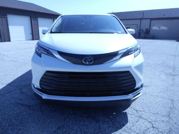 White Toyota Sienna with BraunAbility Side Entry Automatic Fold Out conversion