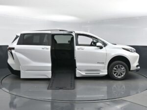 White Toyota Sienna with BraunAbility Side Entry Automatic In Floor conversion