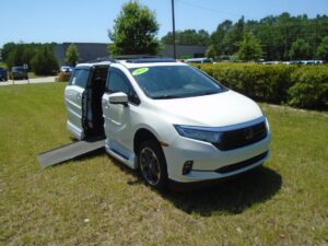 White Honda Odyssey with Vantage Mobility Side Entry Automatic In Floor conversion