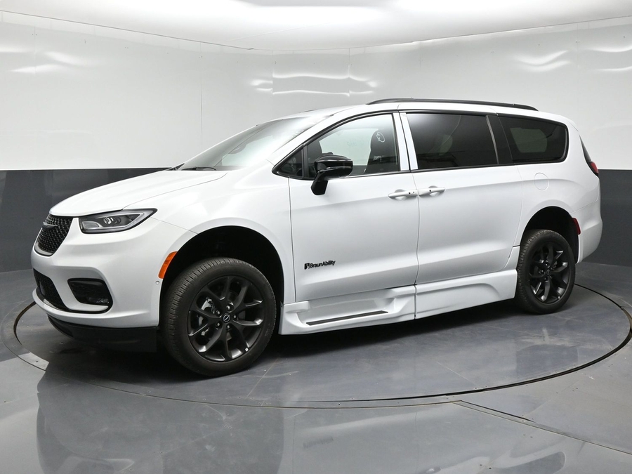 White Chrysler Pacifica with BraunAbility Side Entry Automatic Fold Out conversion