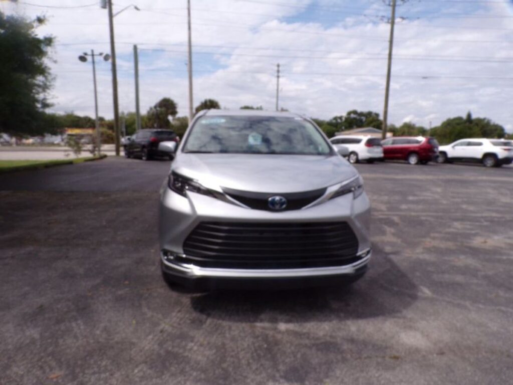 Silver Toyota Sienna with BraunAbility Side Entry Automatic Fold Out conversion