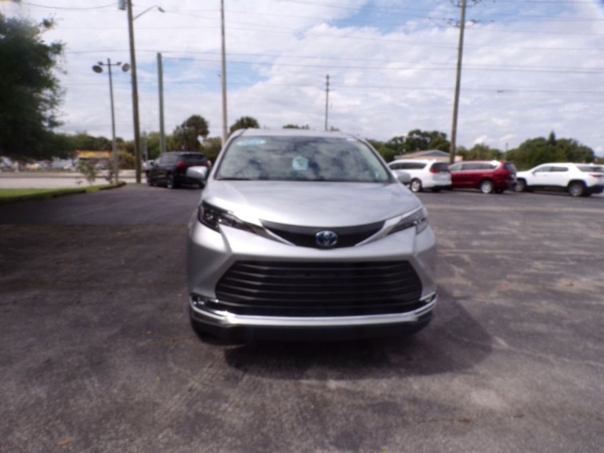 Silver Toyota Sienna with BraunAbility Side Entry Automatic Fold Out conversion
