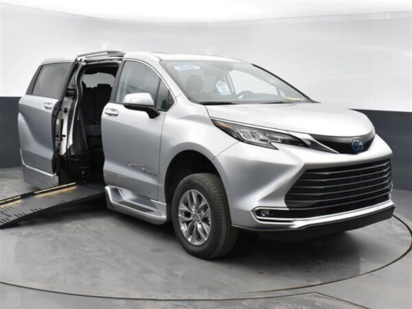 Silver Toyota Sienna with BraunAbility Side Entry Automatic Fold Out conversion