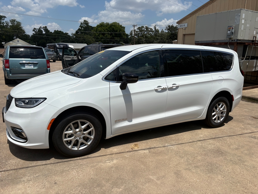 White Chrysler Pacifica with Driverge Side Entry Automatic Fold Out conversion