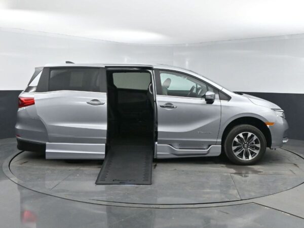 Silver Honda Odyssey with BraunAbility Side Entry Automatic In Floor conversion