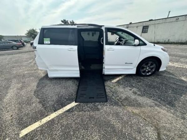 White Toyota Sienna with BraunAbility Side Entry Automatic Fold Out conversion