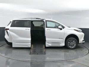 White Toyota Sienna with BraunAbility Side Entry Automatic Fold Out conversion