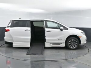 White Honda Odyssey with BraunAbility Side Entry Automatic In Floor conversion