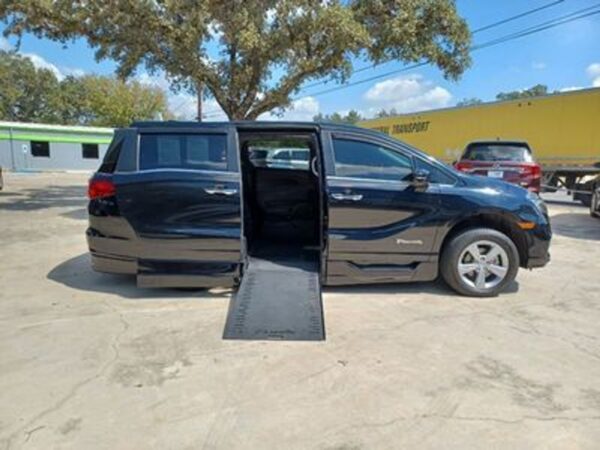 Black Honda Odyssey with BraunAbility Side Entry Automatic In Floor conversion