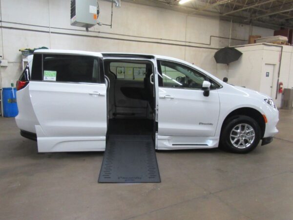 White Chrysler Voyager with BraunAbility Side Entry Automatic In Floor conversion