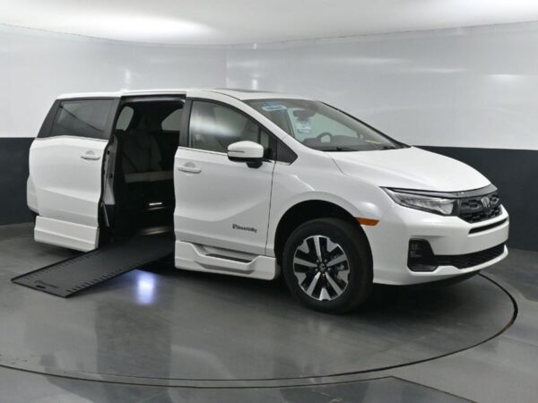 White Honda Odyssey with BraunAbility Side Entry Automatic In Floor conversion