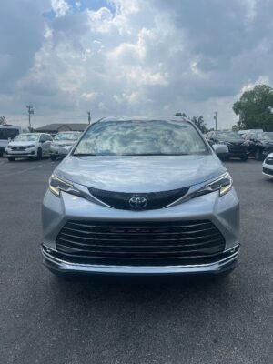 Toyota Sienna with BraunAbility Side Entry Automatic In Floor conversion