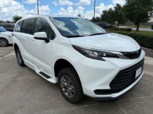 White Toyota Sienna with BraunAbility Side Entry Automatic Fold Out conversion