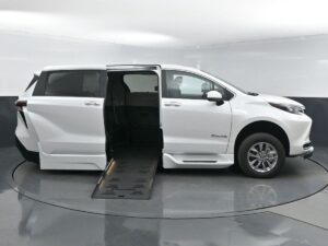 White Toyota Sienna with BraunAbility Side Entry Automatic Fold Out conversion