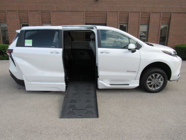 White Toyota Sienna with BraunAbility Side Entry Automatic Fold Out conversion