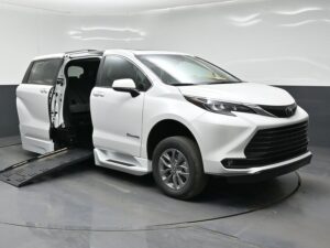 White Toyota Sienna with BraunAbility Side Entry Automatic Fold Out conversion