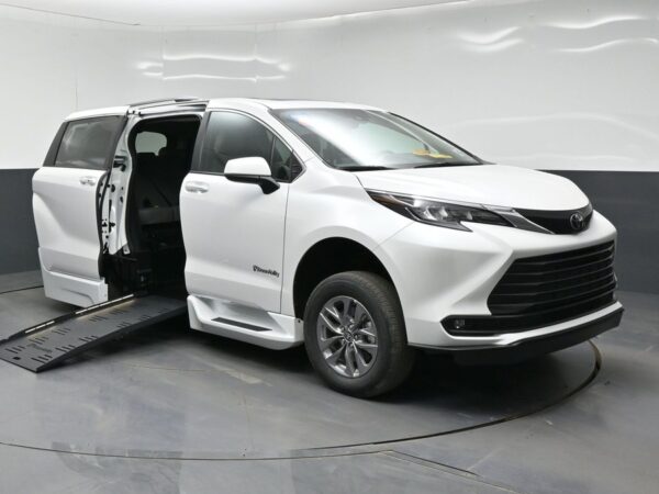 White Toyota Sienna with BraunAbility Side Entry Automatic Fold Out conversion