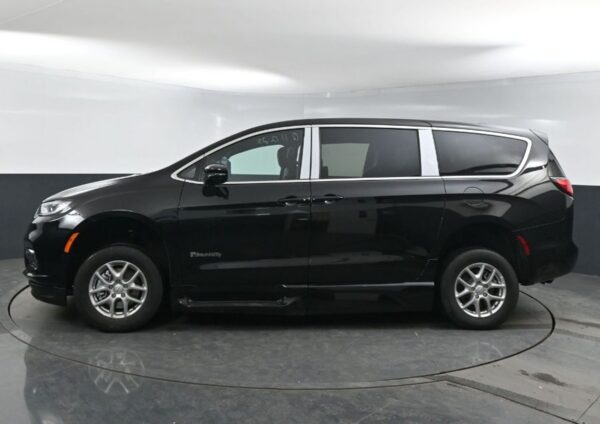 Black Chrysler Pacifica with BraunAbility Side Entry Automatic Fold Out conversion
