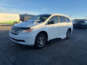 White Honda Odyssey with Vantage Mobility Side Entry Automatic In Floor conversion