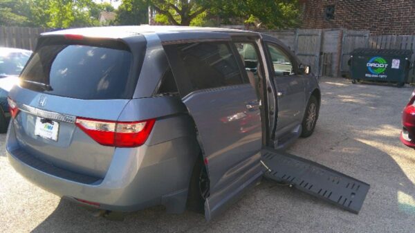 Blue Honda Odyssey with BraunAbility Side Entry Automatic Fold Out conversion