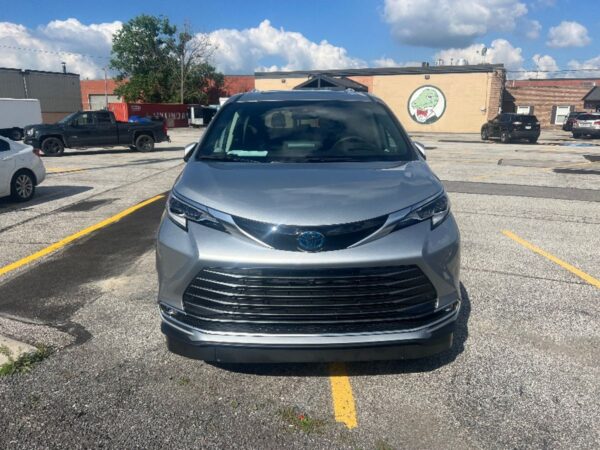 Silver Toyota Sienna with Vantage Mobility Side Entry Automatic In Floor conversion
