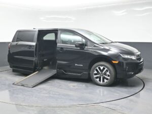 Black Honda Odyssey with BraunAbility Side Entry Automatic In Floor conversion
